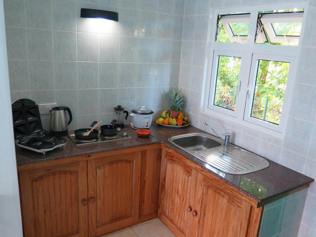 Fadine Self Catering Apartment La Digue Room photo